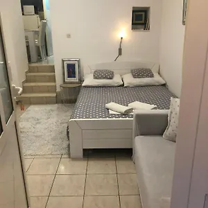 https://old-town-apartment-nina-1.splithotels.org
