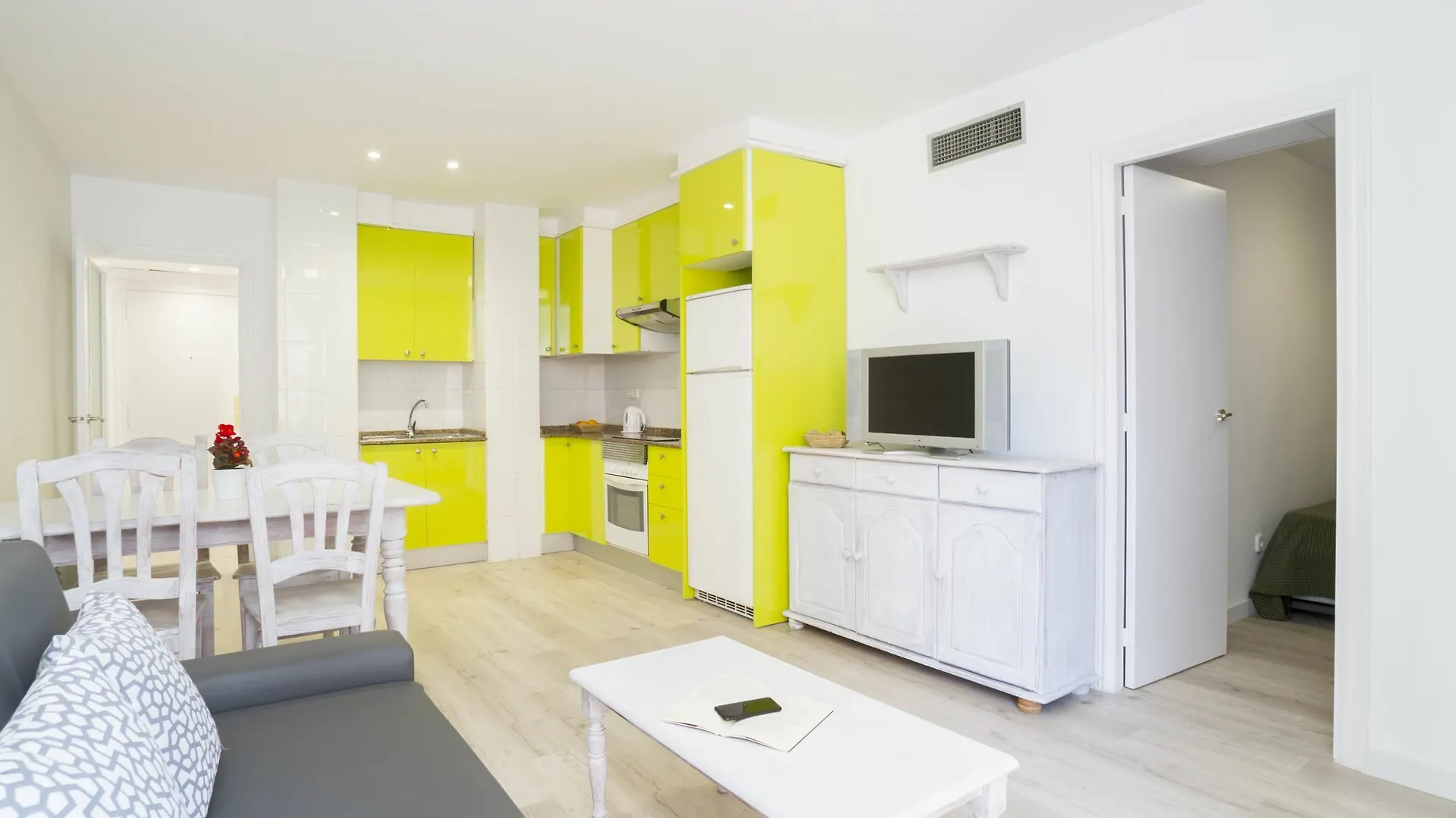 Апартаменты Apartamentos Intersalou Priorat